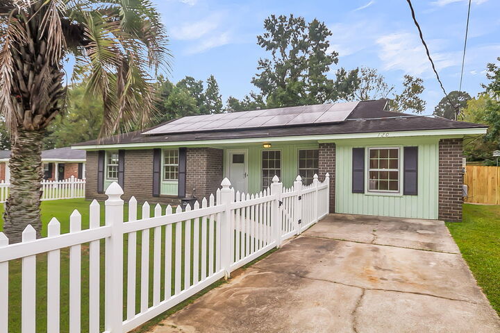 Property Photo: 120 Robin Street SC 29485