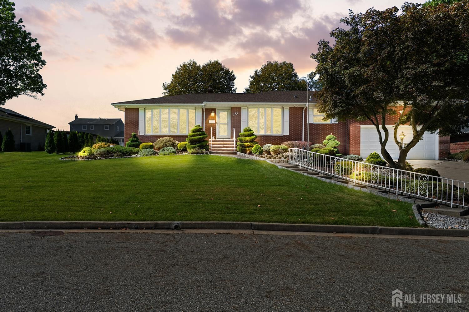 Property Photo:  