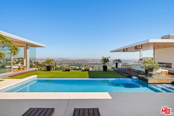 Property Photo:  1476 Blue Jay Way  CA 90069 