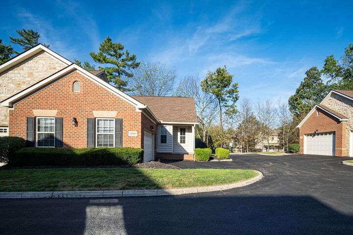 Property Photo:  3999 Kensingwood Drive  OH 43230 