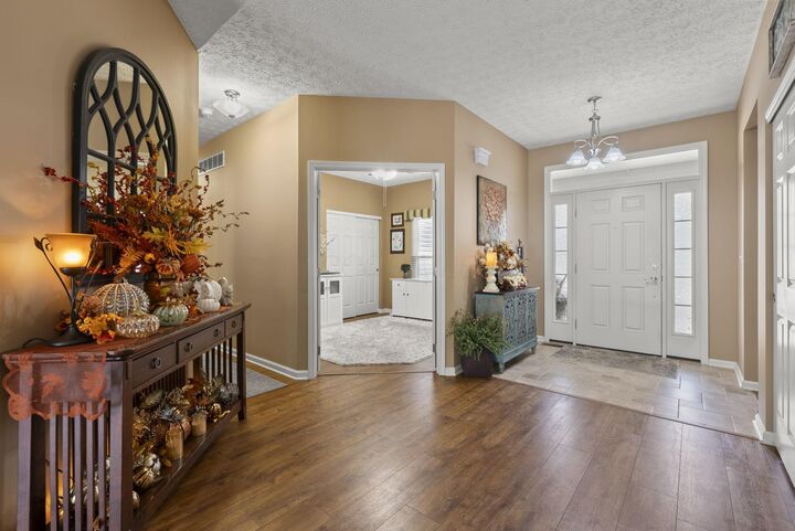 Property Photo: 4363 Promenade Avenue OH 43123