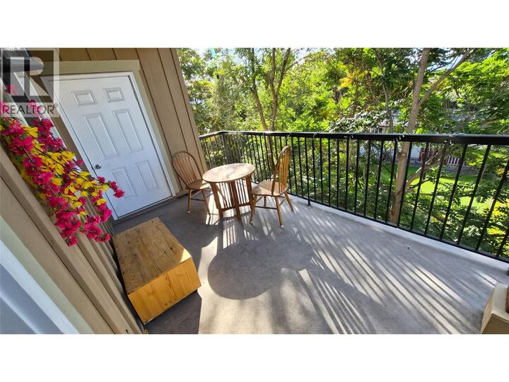 Property Photo: 250 Hollywood Road South 315 BC V1X 3S9