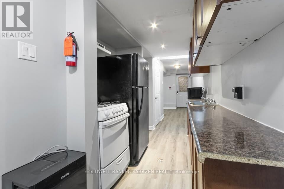 Property Photo:  140 Osgoode Street 4  ON K1N 6S6