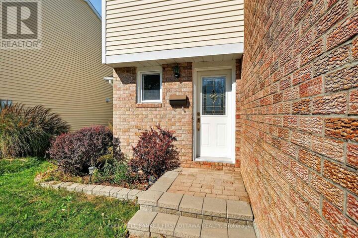 Property Photo:  273 Kinglet Way  ON K1E 2T9 