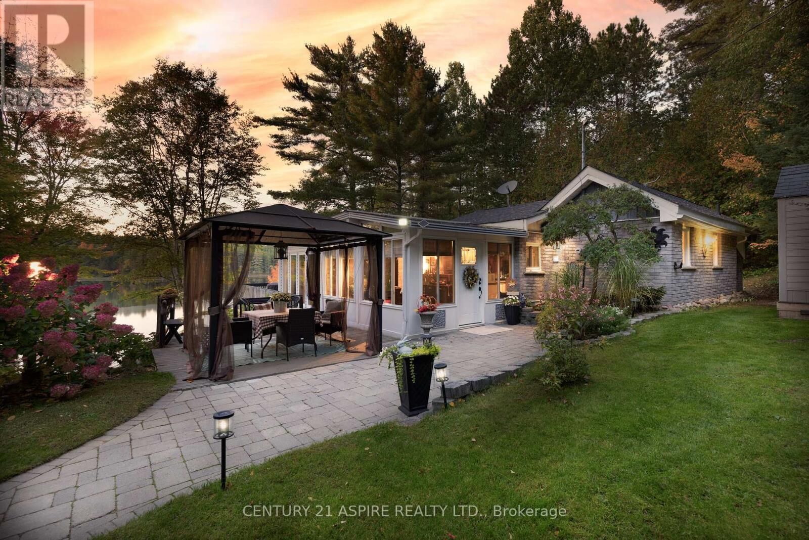Photo de la propriété:  542 A Rantz Road  ON K8H 2W8 