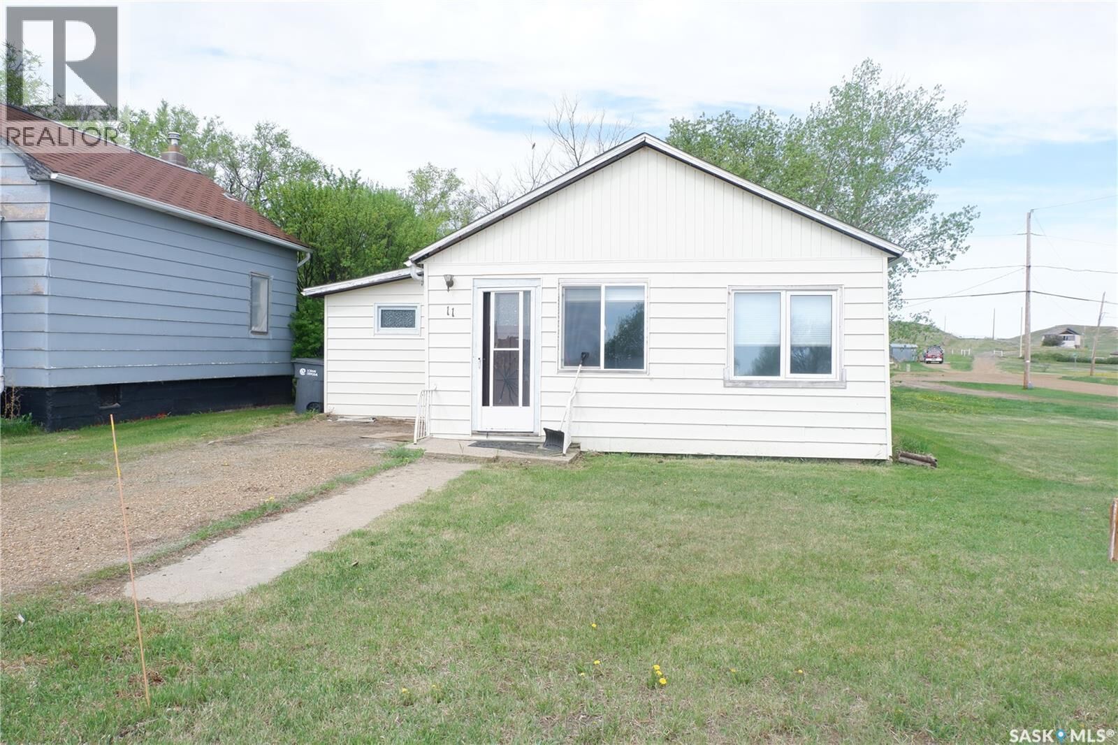 Property Photo:  11 B Avenue  SK S0H 4K0 