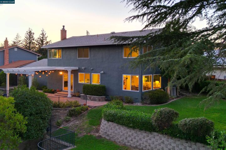 Property Photo: 152 Rosemont Court CA 94597