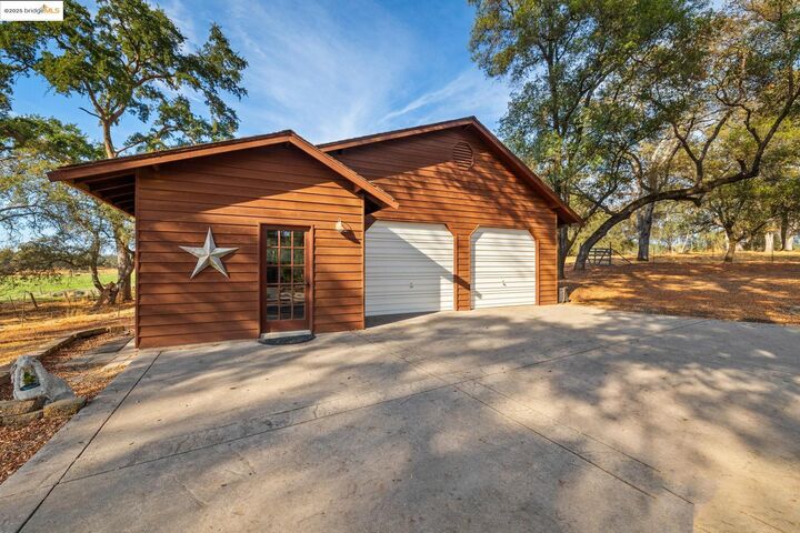 Property Photo: 10566 Thistledown Rd CA 95327