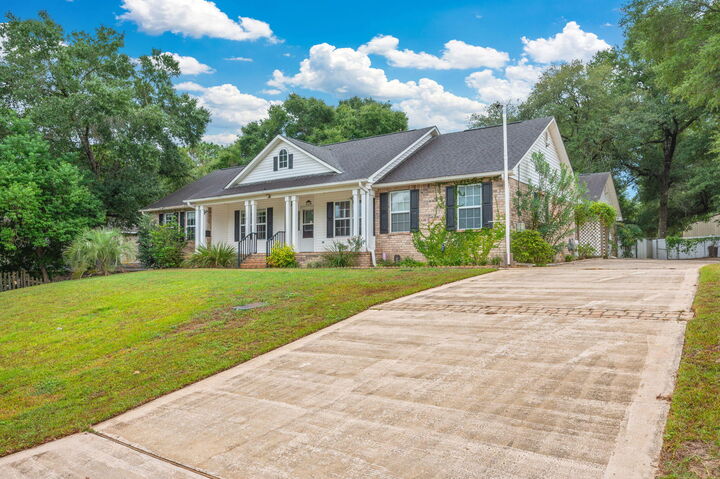 Property Photo:  109 Eagle Drive  FL 32536 