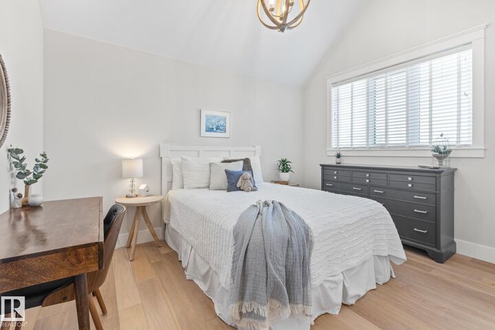 Photo de la propriété:  1020 Genesis Lake Boulevard  AB T7Z 0G3