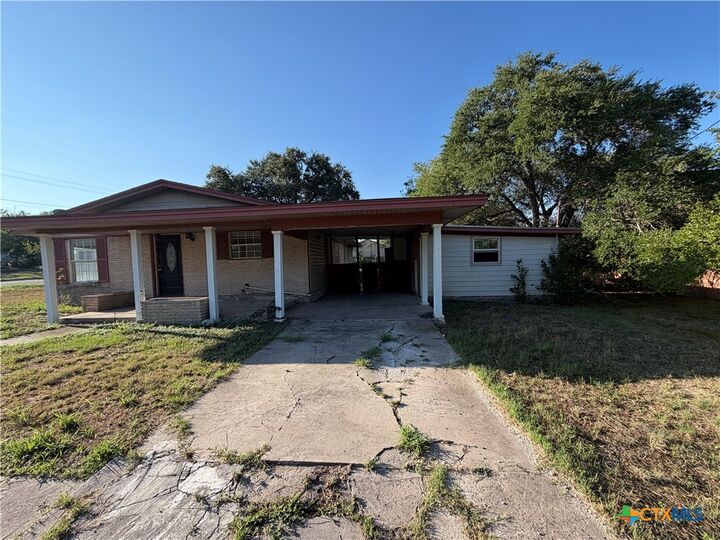 Property Photo: 218 Graham Road TX 78119