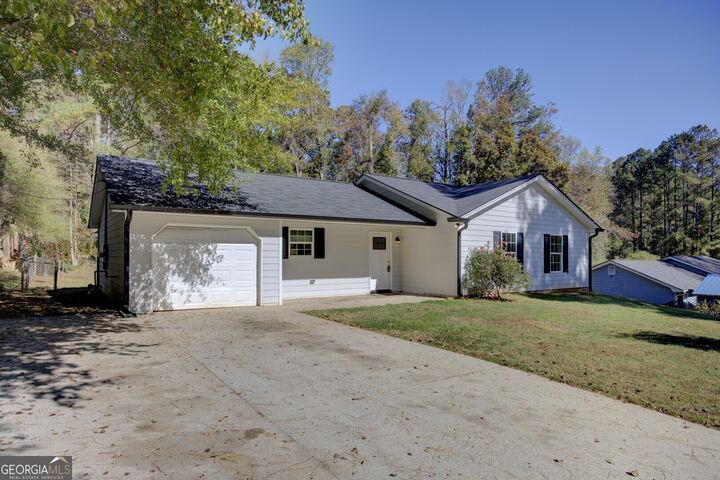 Property Photo:  915 Navajo Trail  GA 30016 