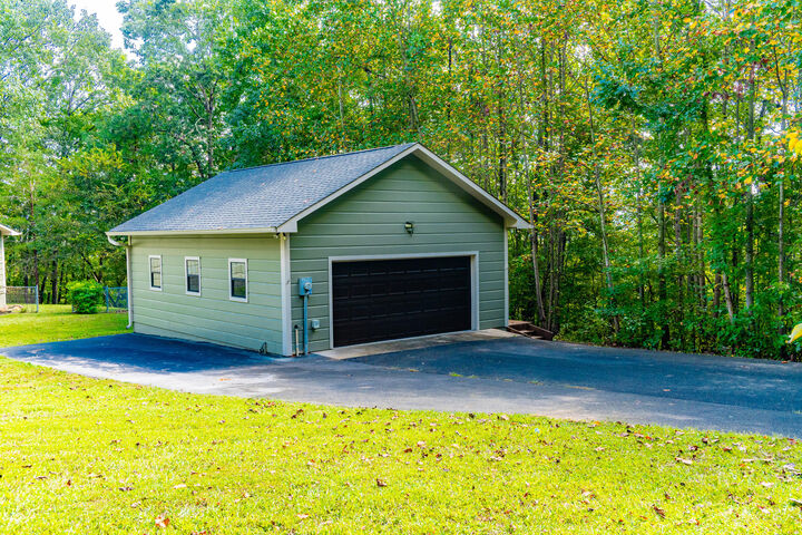 Property Photo: 1854 Powder Springs Circle GA 30725