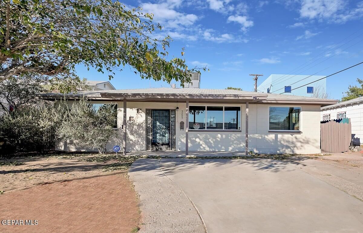 Property Photo: 5205 Yandell Drive TX 79903