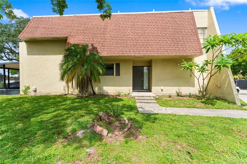 Property Photo: 8925 Palm Tree Ln 8925 FL 33024