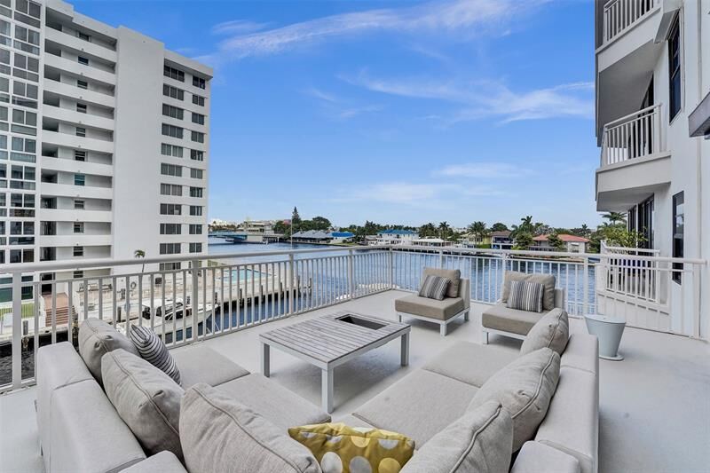 Property Photo:  3100 NE 48th St 311  FL 33308 