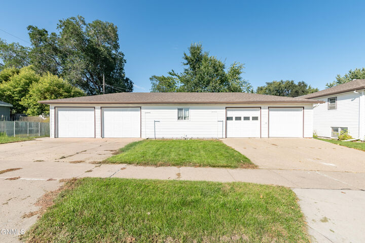 Property Photo:  1420 Laforest Avenue  ND 58501 