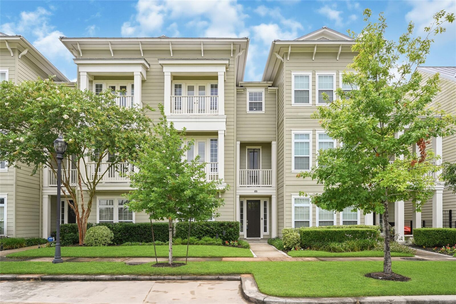 Property Photo: 194 W Breezy Way TX 77380