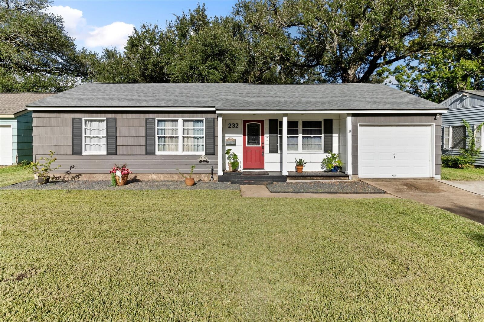 Property Photo:  232 Laurel Street  TX 77566 