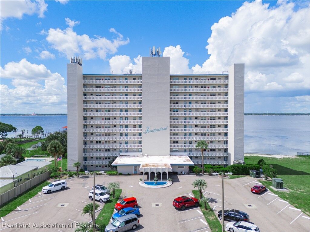 Property Photo:  2131 Lakeview Drive 204  FL 33870 