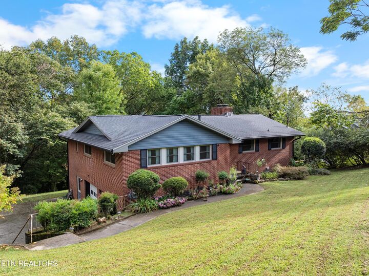 Property Photo:  4912 Laurelwood Rd  TN 37918 