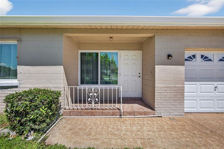 Property Photo:  1004 Orlando Avenue  FL 34207 