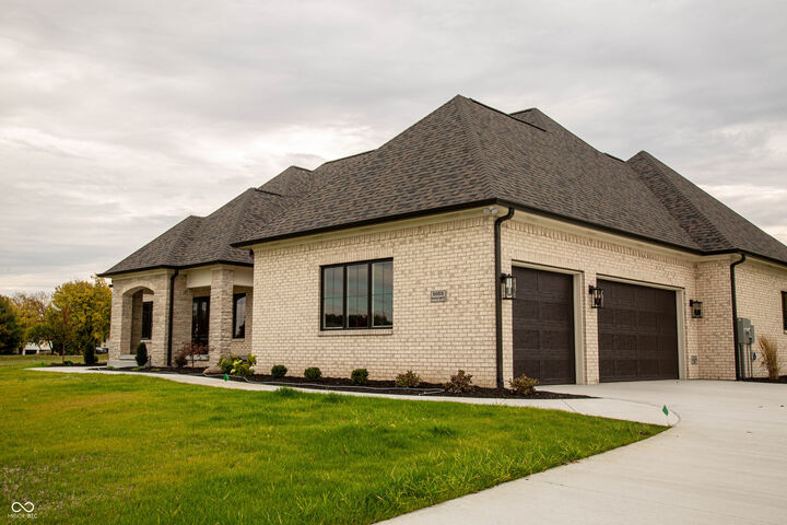 Property Photo:  5051 Nottinghill Court  IN 46143 