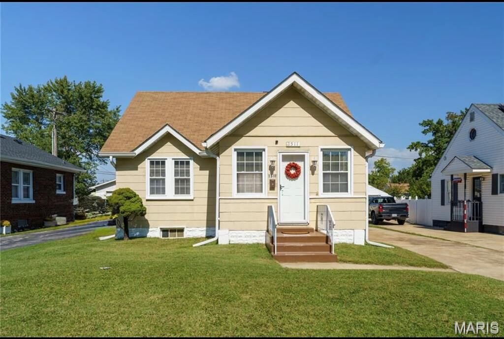 Property Photo:  1511 Cottage Avenue  IL 62040 