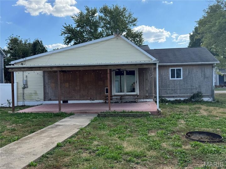 Property Photo:  309 W 3rd South Street  IL 62069 