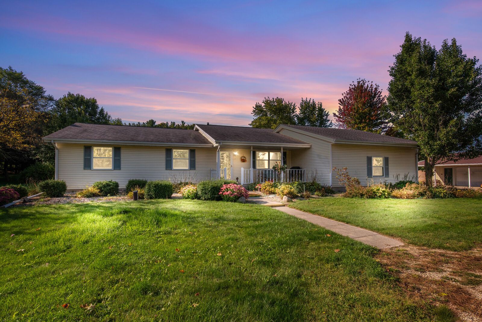 Property Photo:  4735 Beaver Dam Rd  WI 53090 
