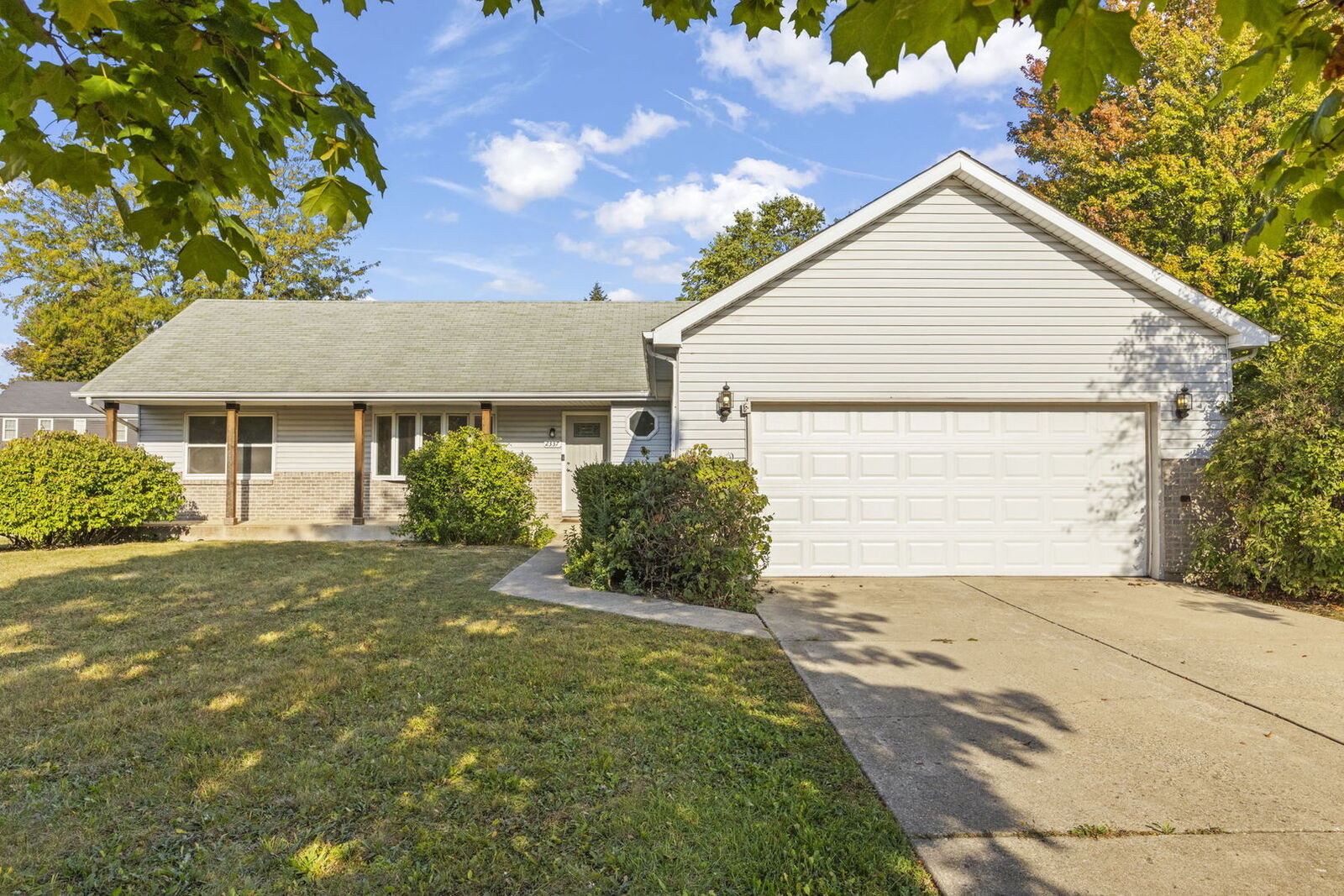 Property Photo: 2337 Golfview Drive IL 60435