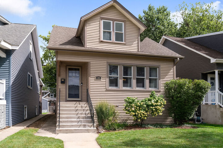 7005 N Osceola Avenue  Chicago IL 60631 photo