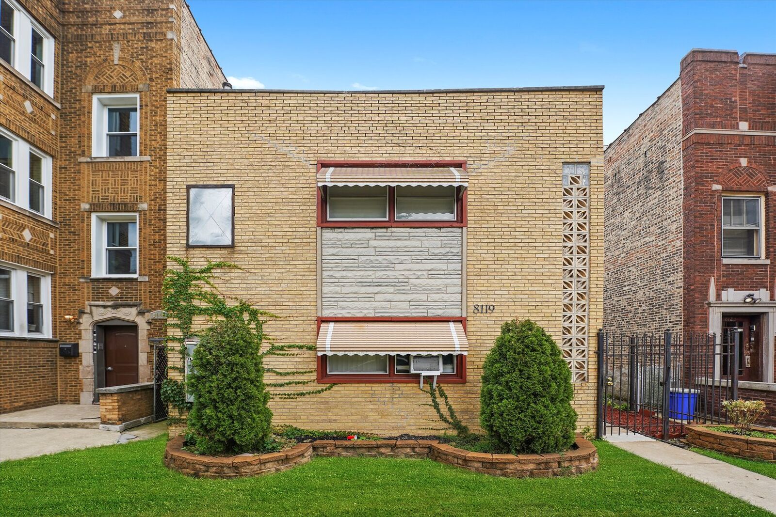 Property Photo:  8119 S Paulina Street  IL 60620 