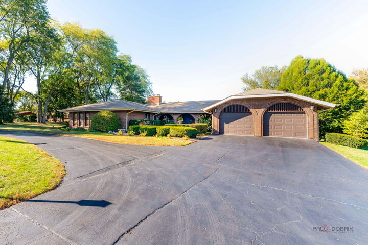 Property Photo: 5 Lagoon Drive IL 60047