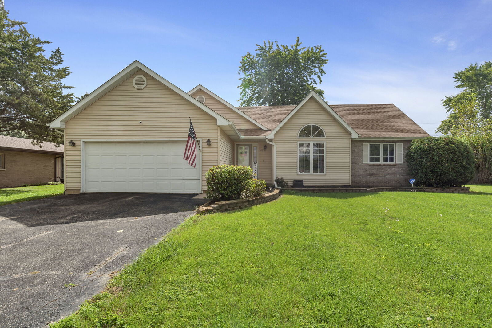 Property Photo:  206 1/2 Redbud Drive  IL 60433 
