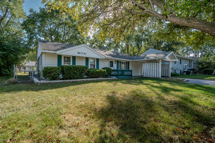 Property Photo:  805 Cypress Lane  IL 60435 