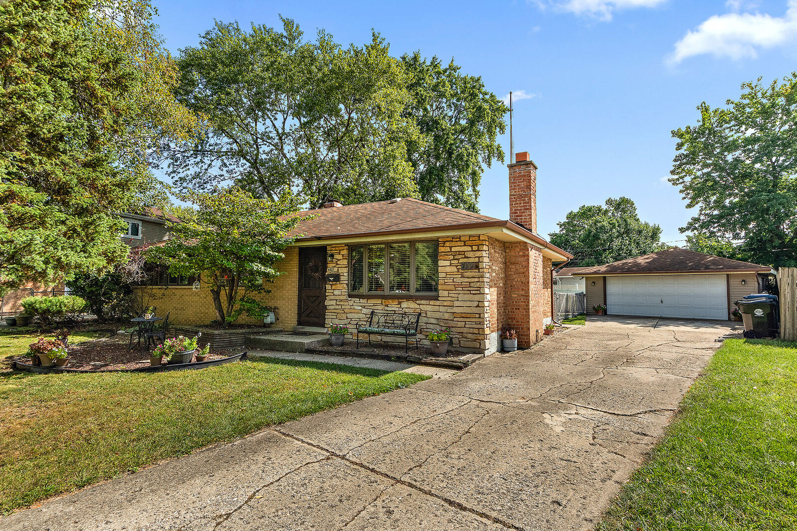 Property Photo:  6821 Saratoga Drive  IL 60455 