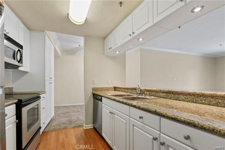 Property Photo:  838 Pine Avenue 402  CA 90813 