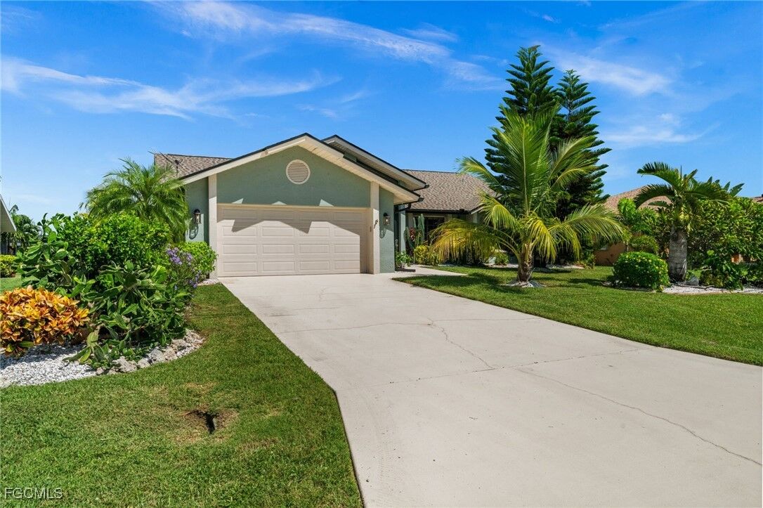 Property Photo:  1405 SE 23rd Terrace  FL 33990 