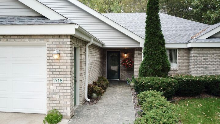 Property Photo:  1718 Maple Court  MN 56304 