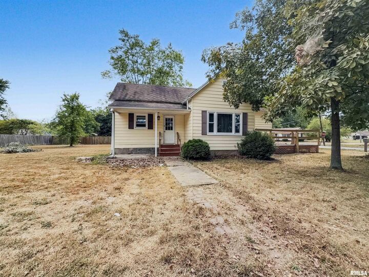 Property Photo:  202 S Jenette Avenue  IL 62819-1209 