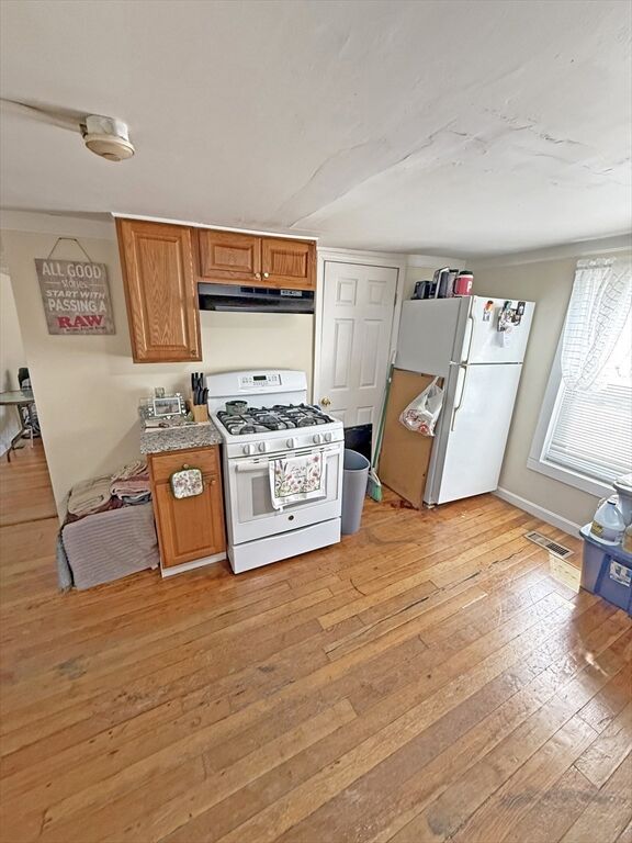 Property Photo:  8 Read St  MA 01850 