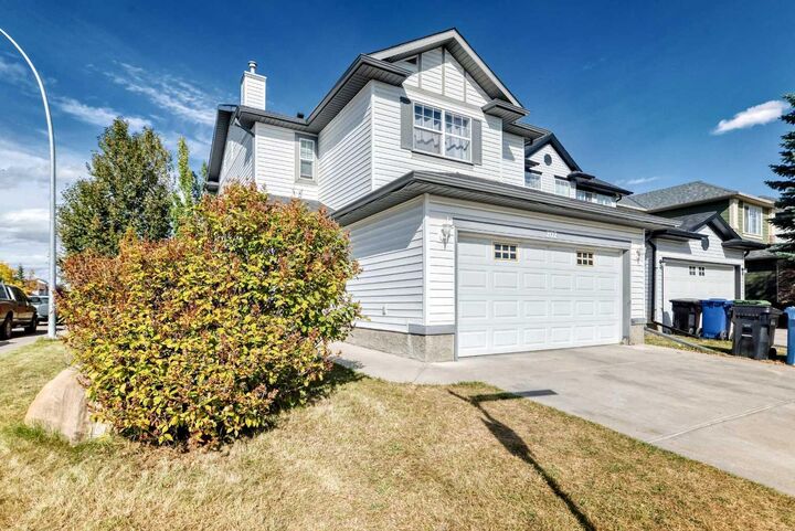 Photo de la propriété:  202 Bridlewood Court SW  AB T2Y 3Z2 
