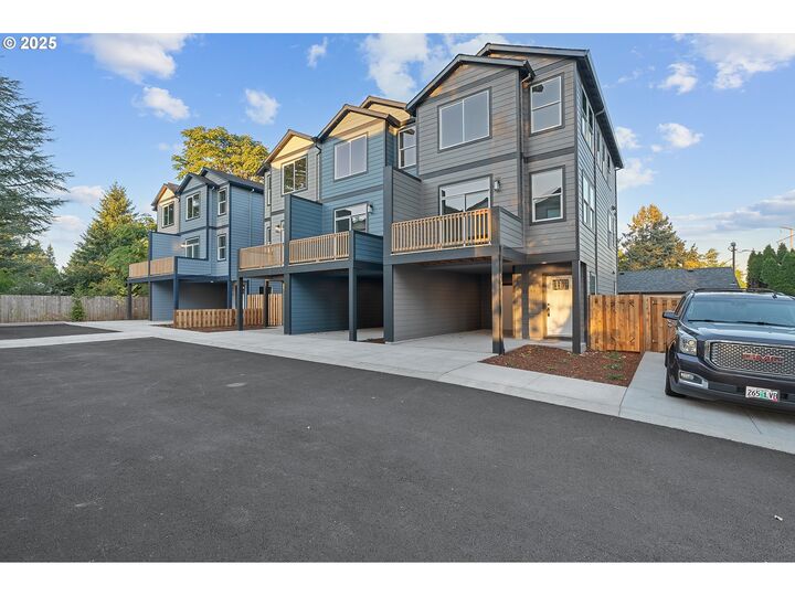 Property Photo:  11193 SE Stark St  OR 97216 