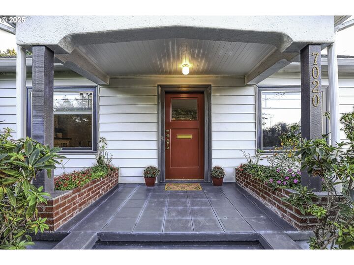 Property Photo:  7020 NE Hoyt St  OR 97213 