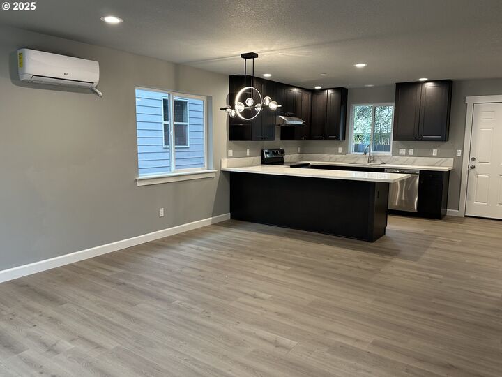 Property Photo:  4830 SE 118th Pl  OR 97266 