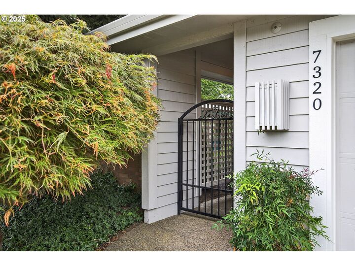 Property Photo: 7320 SW Arbor Lake Dr OR 97070