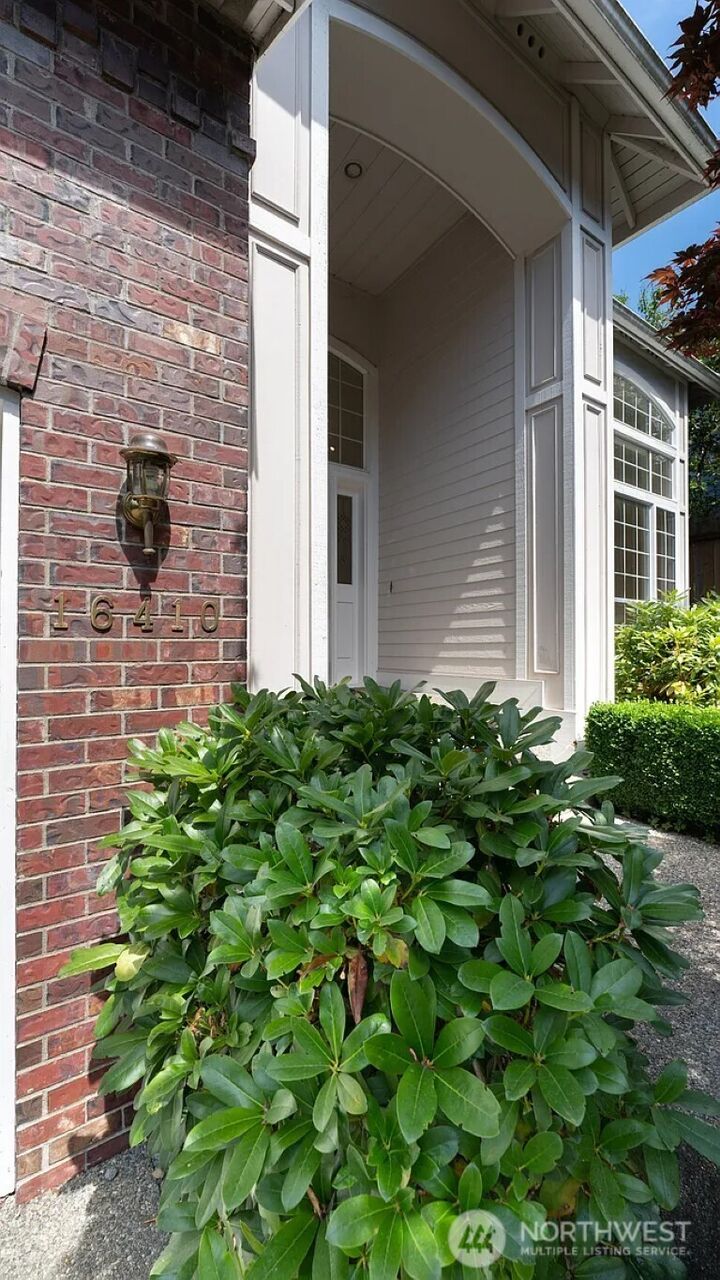 Property Photo:  16410 SE 56th Place  WA 98006 