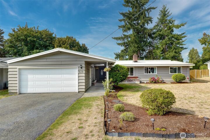Property Photo:  929  165th Avenue SE  WA 98008 