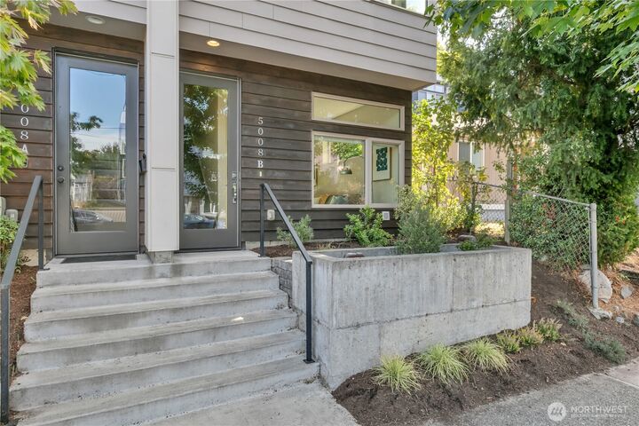 Property Photo:  5008  Fauntleroy Way SW B  WA 98136 